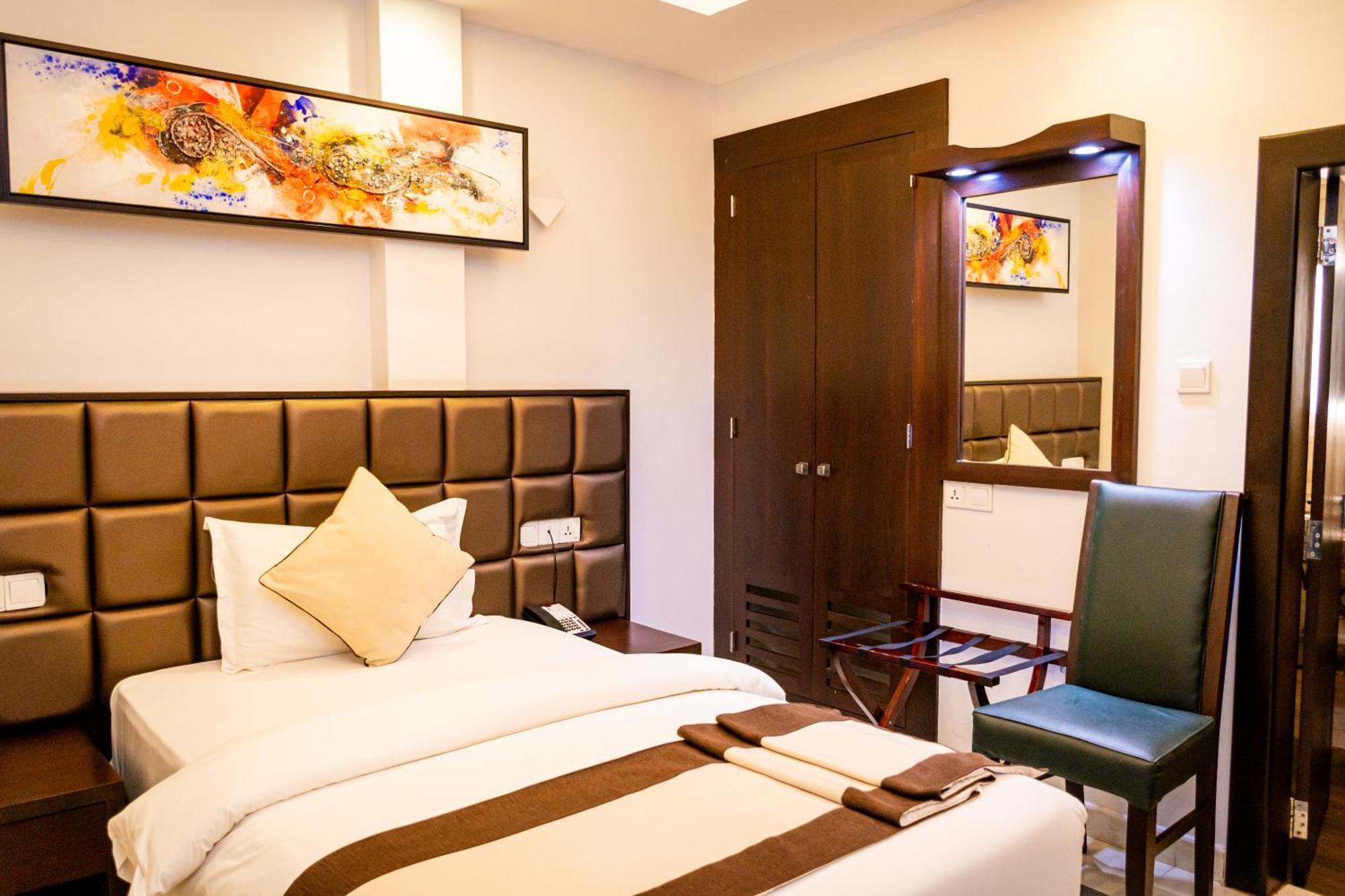 Viveka Hotel Colombo Kalubowila West Bagian luar foto